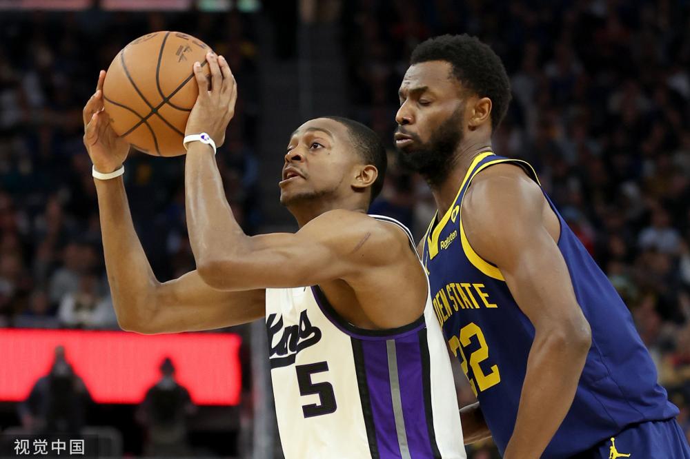 给了他一个 给了他一个